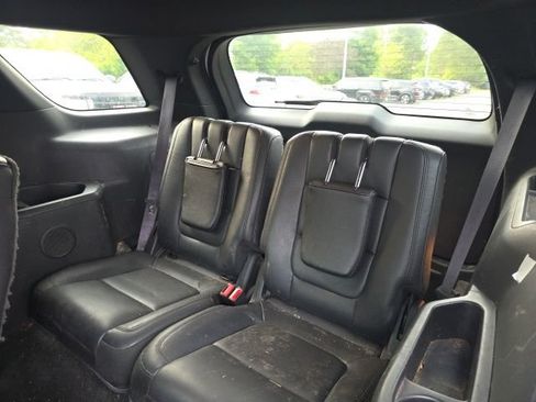 Used 2015 Ford Explorer XLT w/ Equipment Group 202B AWD/4WD image 12