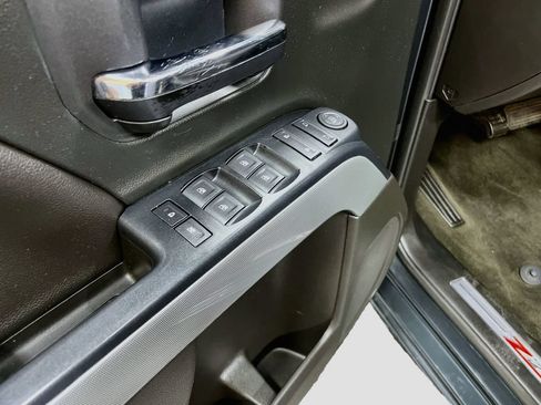 Used 2018 Chevrolet Silverado 1500 LT w/ All Star Edition AWD/4WD image 18