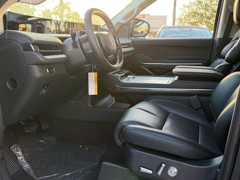 New 2026 Lincoln Navigator Premiere AWD/4WD image 12