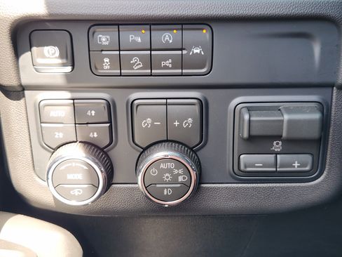 New 2026 Chevrolet Suburban High Country AWD/4WD image 16