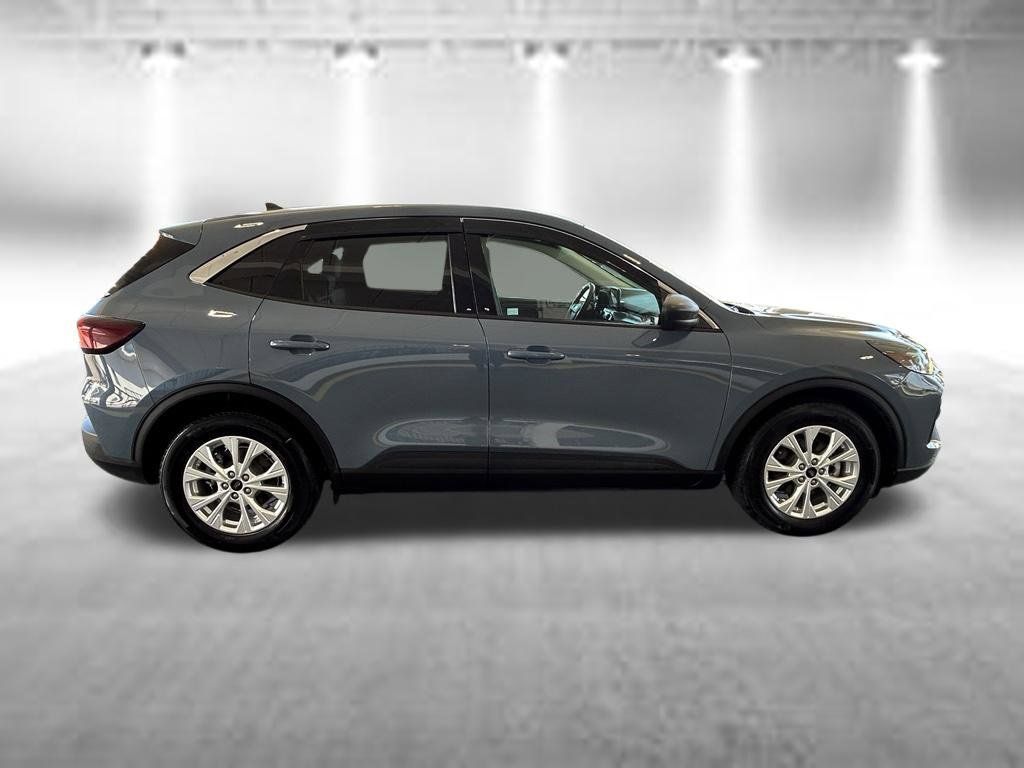 Certified 2023 Ford Escape Active FWD image 3