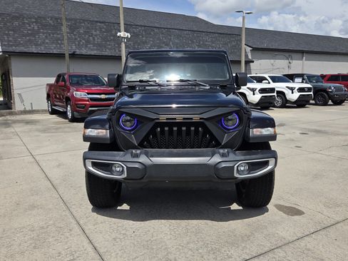 Used 2023 Jeep Gladiator Overland AWD/4WD image 2