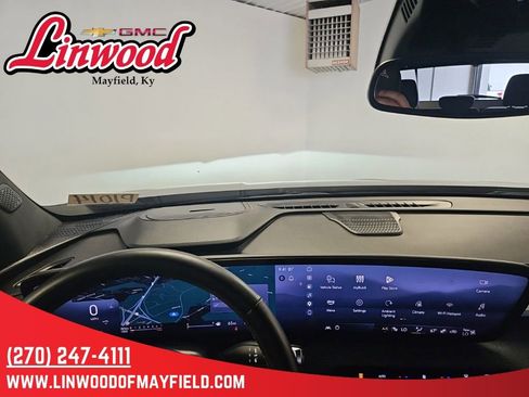 Used 2025 Buick Enclave Preferred FWD image 25