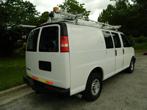 Used 2015 Chevrolet Express 2500 RWD image 7