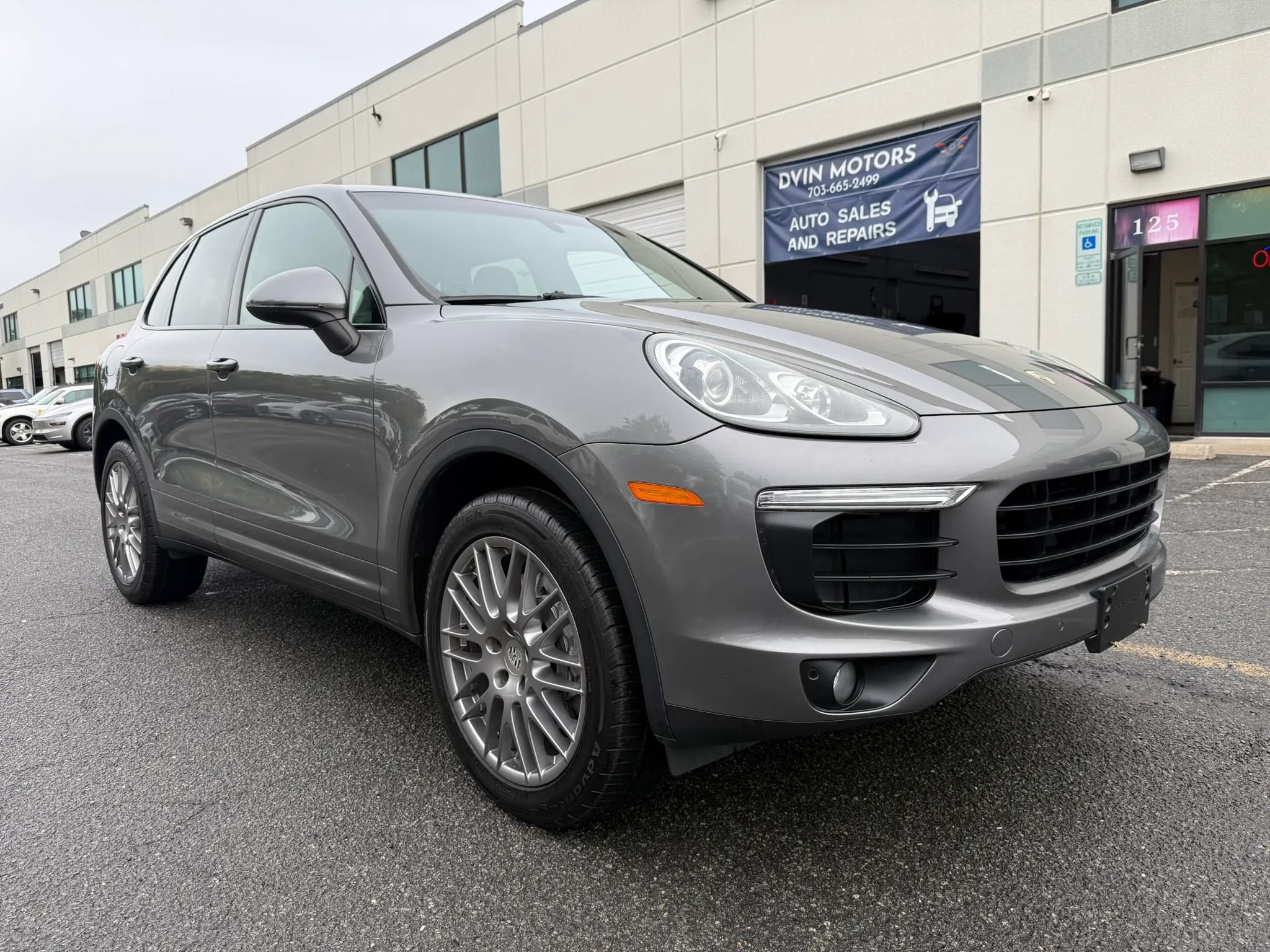 Used 2016 Porsche Cayenne AWD/4WD image 2