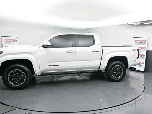 Used 2024 Toyota Tacoma TRD Sport image 5