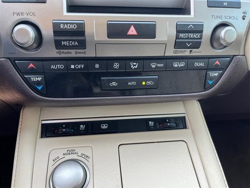 Used 2016 Lexus ES 350 w/ Luxury Package w/Wood Trim FWD image 19