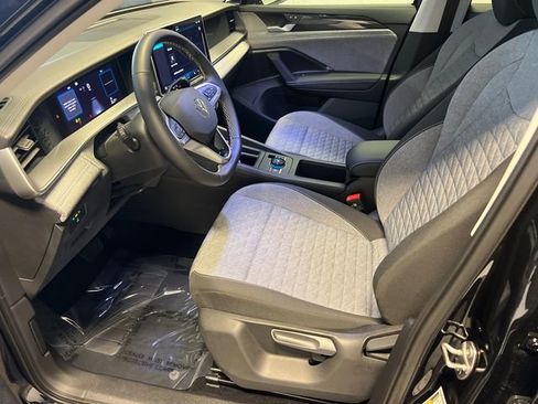 Used 2025 Volkswagen Tiguan S image 6