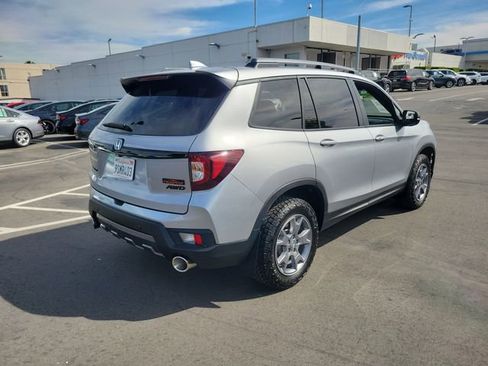 Certified 2025 Honda Passport TrailSport image 4