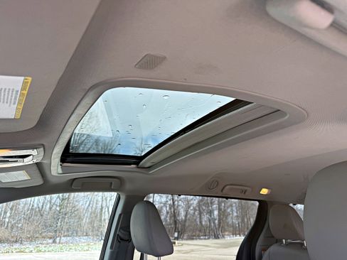 Used 2020 Toyota Sienna XLE w/ Carpet Mat Package image 18