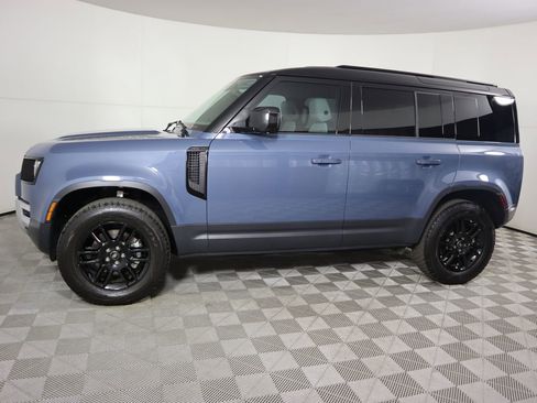 Used 2025 Land Rover Defender 110 S image 8