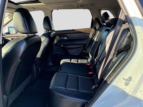 Used 2023 Nissan Rogue SV w/ SV Premium Package image 14