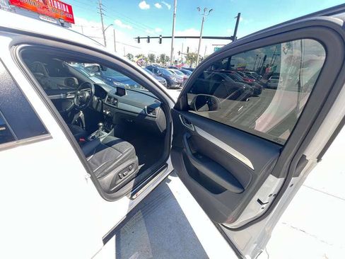 Used 2018 Audi Q3 2.0T Premium w/ Convenience Package FWD image 2