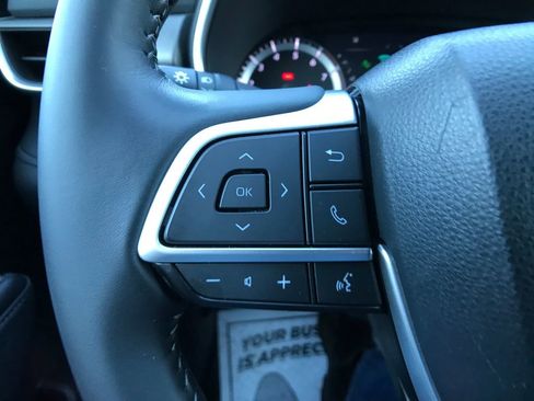 Used 2023 Toyota Highlander XLE image 24