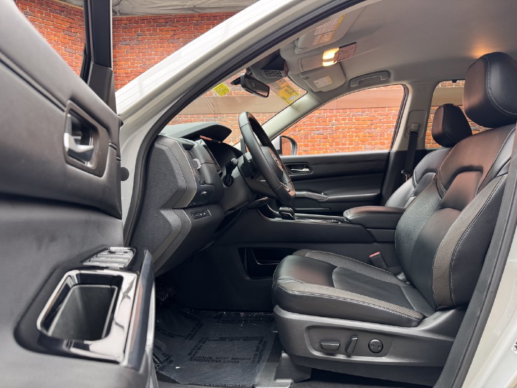 Used 2024 Nissan Pathfinder SL AWD/4WD image 22