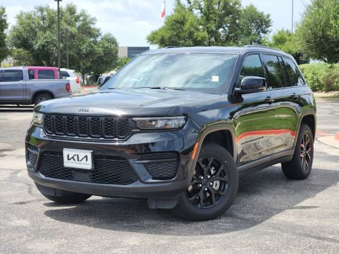 Used 2024 Jeep Grand Cherokee Altitude AWD/4WD image 1