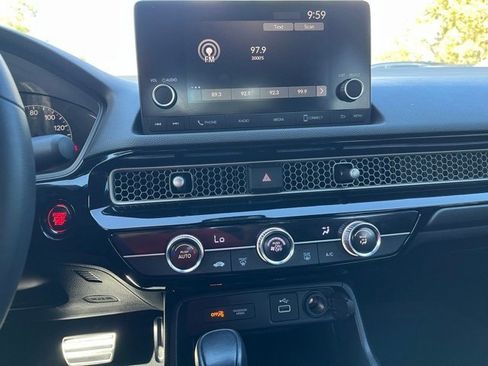 Used 2023 Honda Civic Sport image 7