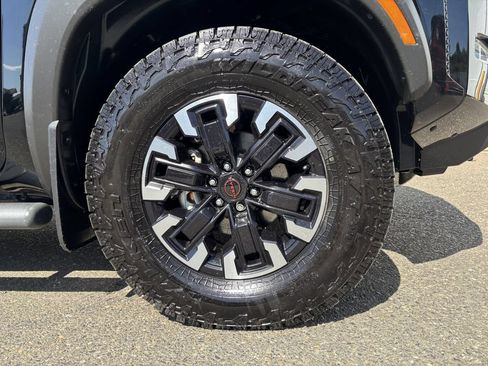 Used 2022 Nissan Frontier PRO-4X AWD/4WD image 9