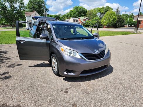 Used 2014 Toyota Sienna LE FWD image 19