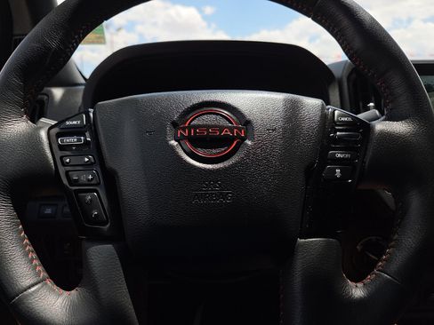 Used 2026 Nissan Frontier PRO-4X AWD/4WD image 12