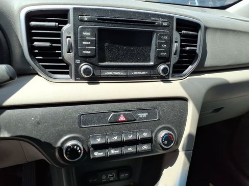 Used 2018 Kia Sportage LX FWD image 13