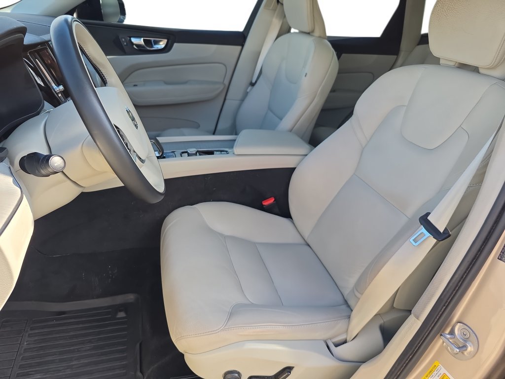 Used 2025 Volvo XC60 B5 Plus w/ Protection Package AWD/4WD image 13