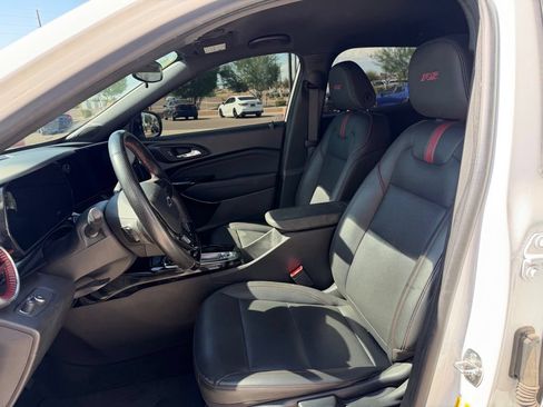 Used 2024 Chevrolet Trax RS FWD image 8