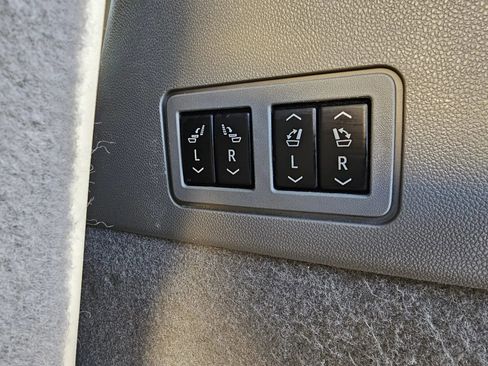 Used 2020 Cadillac XT6 Premium Luxury FWD image 19