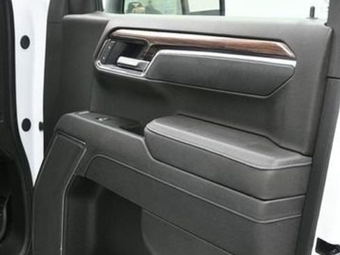 Used 2025 Chevrolet Silverado 1500 LT Trail Boss w/ Protection Package AWD/4WD image 10