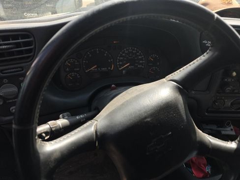 Used 2004 Chevrolet S10 Pickup LS w/ Appearance Package image 11