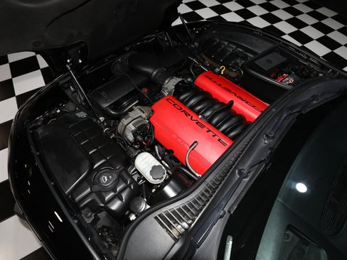Used 2002 Chevrolet Corvette Z06 w/ Memory Pkg RWD image 2