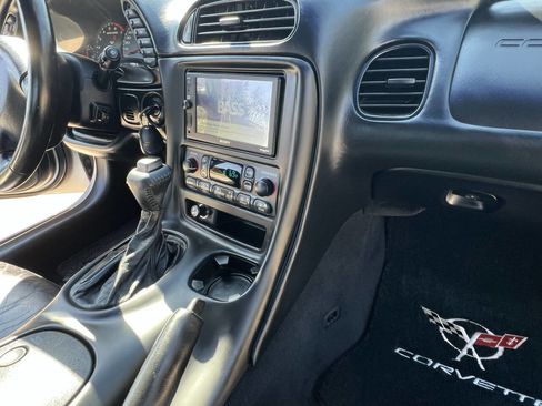 Used 2001 Chevrolet Corvette Coupe w/ Preferred Equipment Group2 image 21