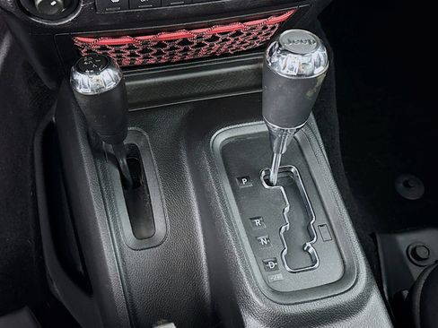 Used 2017 Jeep Wrangler Unlimited Rubicon w/ Quick Order Package 24Z Recon image 18