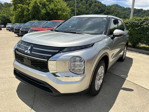 New 2026 Mitsubishi Outlander ES AWD/4WD image 5