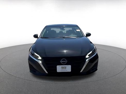 Used 2025 Nissan Altima 2.5 SV FWD image 4