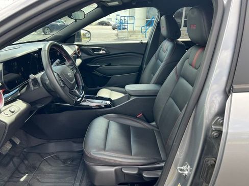 Used 2024 Chevrolet Trax RS w/ Driver Confidence Package FWD image 4