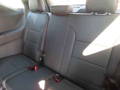 Used 2025 Chevrolet Traverse Z71 w/ Enhanced Driving Package AWD/4WD image 41
