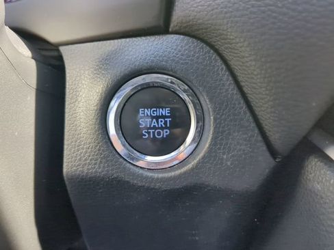 Used 2022 Toyota RAV4 XLE Premium image 31