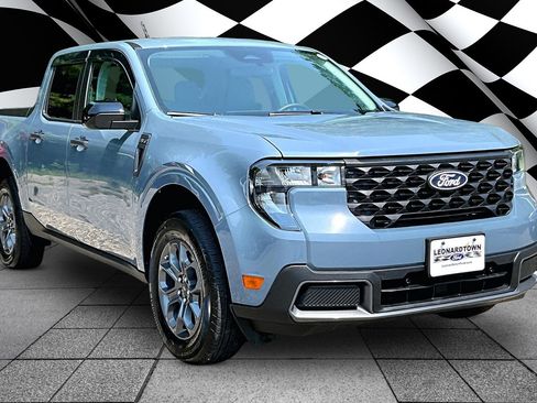 Used 2025 Ford Maverick XLT w/ Equipment Group 301A AWD/4WD image 11