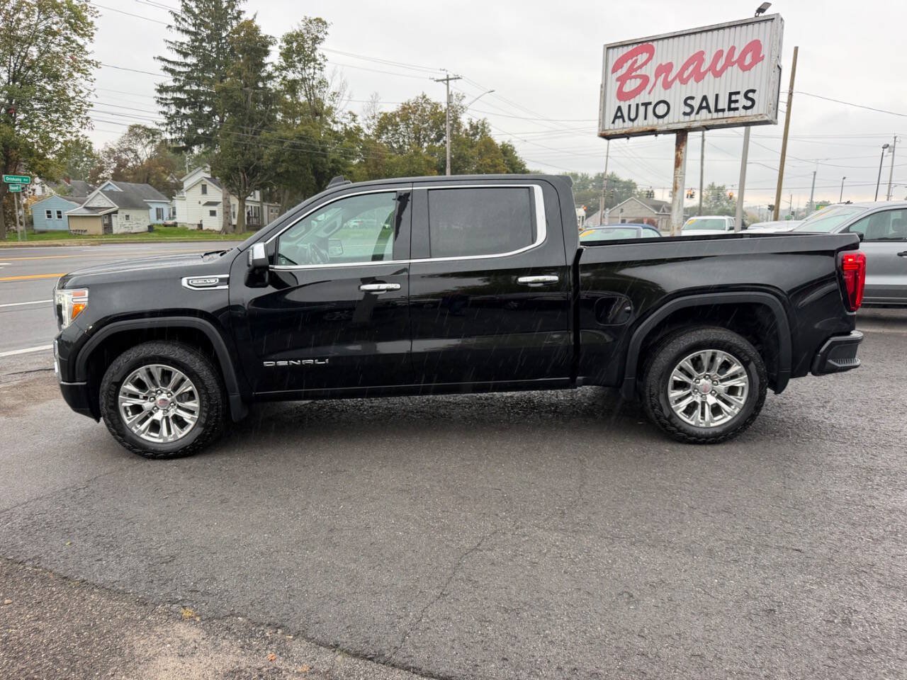 Used 2020 GMC Sierra 1500 Denali w/ Technology Package AWD/4WD image 2