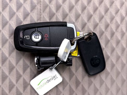 Used 2021 Ford Escape SE image 28