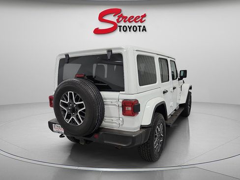 Used 2024 Jeep Wrangler Sahara AWD/4WD image 4