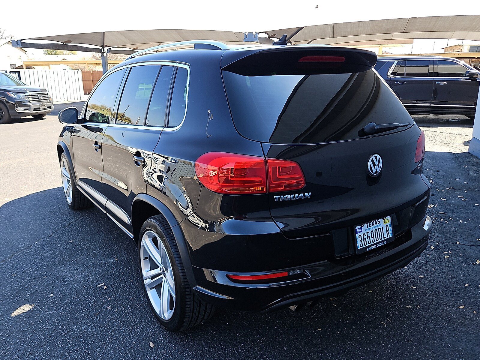 Used 2016 Volkswagen Tiguan R-Line FWD image 2