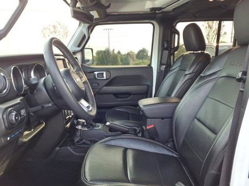 Used 2023 Jeep Wrangler Unlimited Sahara image 24