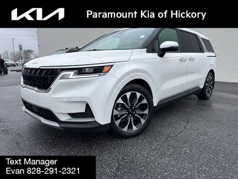 Used 2024 Kia Carnival EX image 3