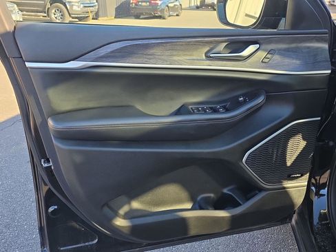 Used 2022 Jeep Grand Cherokee Limited 4xe w/ Luxury Tech Group II image 23