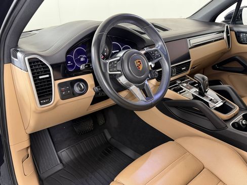 Used 2023 Porsche Cayenne AWD/4WD image 4