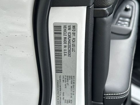 New 2025 Jeep Grand Cherokee Altitude image 28