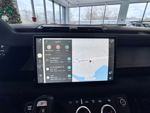 Used 2023 Land Rover Defender 110 S image 41