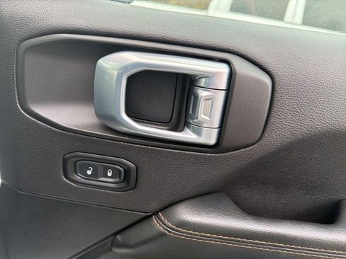 Used 2021 Jeep Gladiator Overland image 22